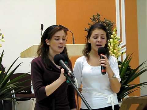 Surorile Onofrei Tamy y Vio.Dumnezeu va  lucra-Valencia