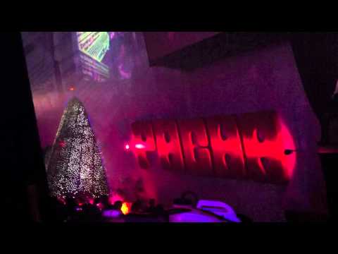 Peter Luts @ Pacha (La Pineda) playing The Rain 24-04-11