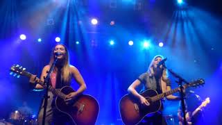 Maddie &amp; Tae - Your Side Of Town (HD) - Koko - 24.08.17