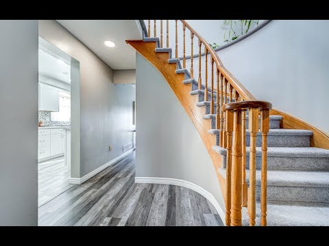 208 Lichen Crescent Oshawa Ontario Listing