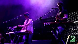 Fuzzy White Casters - Video del concierto - F1 Rocks 2011