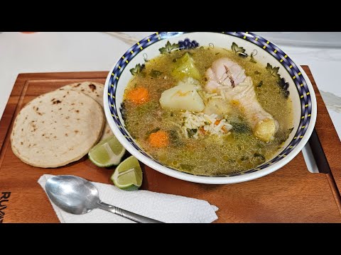 Como Hacer una Sopa de Pollo Salvadoreña Fácil y Rápido de Preparar 