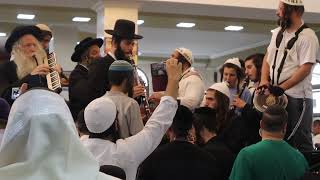 "כל העולם כולו גשר צר והכלל והעיקר לא לפחד כלל"... בצל המלחמה עולם בתוך עולם בציון רבי נחמן"...