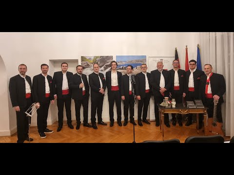 Klapa Poverello i Evelin Novak na promociji  knjige Marijan Gubine 260 Dana  Berlin 13. 11. 2025.