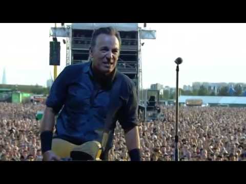 Bruce Springsteen yells at Max Weinberg during his BITUSA drum solo
