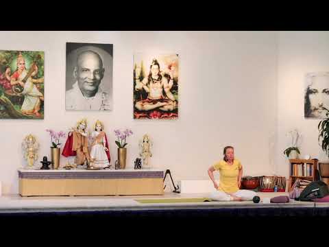 Yogastunde Mittelstufe "Im Gleichgewicht" mit Jenny - Yoga Vidya Live,  19.04.2022, 16:15 Uhr