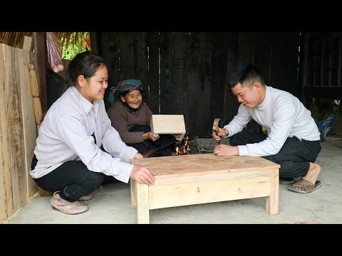 The homeless girl and the old woman really liked the table that Mr. Khang made.