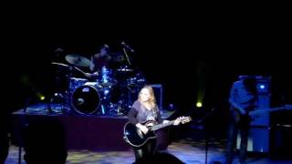 Melissa Etheridge - "Drag Me Away" (Vredenburg Leidsche Rijn, Utrecht Feb. 22nd 2012)