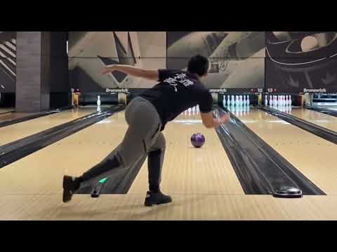 2022 06 30 Two hand style Bowling Practice  保齡球 雙手曲練習