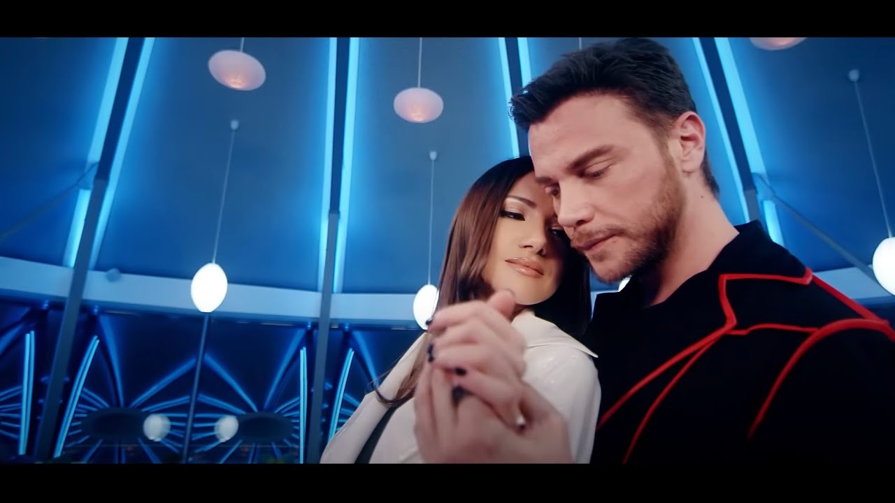 Otilia (Ft. Omar Secada y Sinan Akcil) - Devoción Maxresdefault