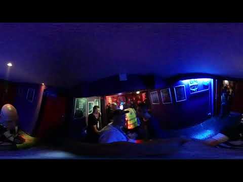 Walking around tunnel club 360 vr born 2 collide