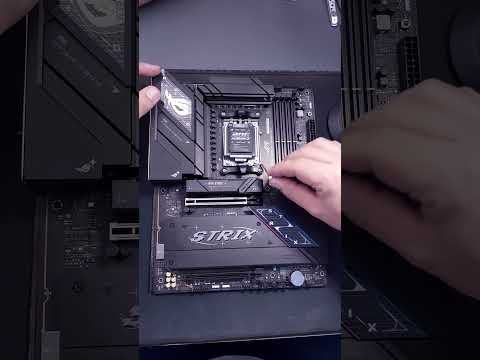 This is assembling a the ASUS Rog Strix B850-F Gaming Wifi - Part 2 Installing a CPU