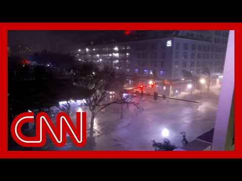 颶風襲擊佛羅里達西海岸 (Hurricane-force winds pelt west coast of Florida)