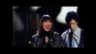 Karen O and Nick Zinner of the Yeah Yeah Yeahs perform Lou Reed&#39;s Vicious
