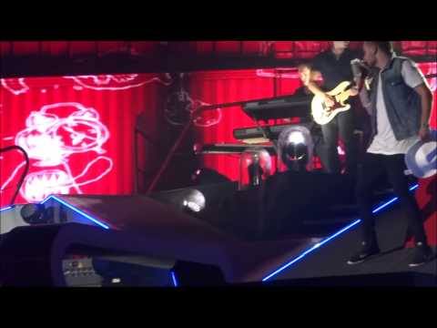 Niall and Liam sing Olly Murs (bonus Harry) - San Antonio, 9/21