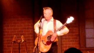 Tommy Emmanuel - How to Play a Drum Solo on Your Acoustic Guitar