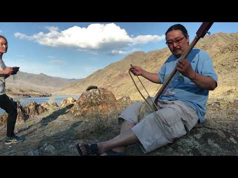 Andrey Mongush plays igil in Tuva