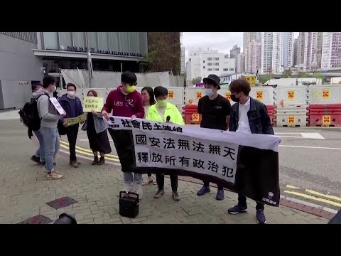 香港數十名主要民主派人士被控顛覆罪 (Dozens of leading Hong Kong democrats charged with subversion)