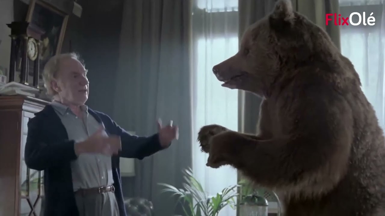 Fernando Fernán Gómez y un oso en FEROZ (Manuel Gutiérrez Aragón, 1984)