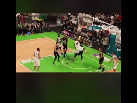 Nasty dunk Jeffrey Crockett