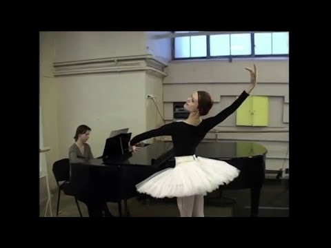 Ulyana Lopatkina's amazing arms and Port de Bras - arm exercise for Paquita variation