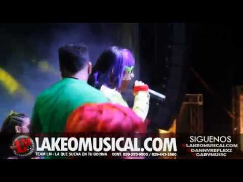 Jhon Distrito Ft La Berny esto paso anoche en la Plaza Juan Baron