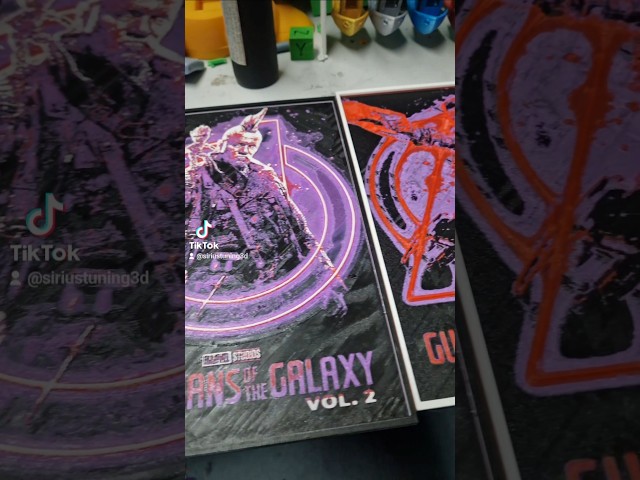Vídeo relacionado con IRIS OHYAMA Grupo Erik Lapicero Marvel Groot - Portalápices escritorio 3D - Lapicero escritorio Groot ideal accesorio papelería Marvel - Producto con licencia oficial