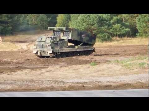 Bundeswehr Vorführung mit Feuerkampf.