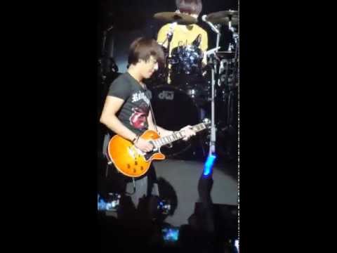 [2012.09.22 Fancam HD] CNBLUE live in London - Yonghwa - Tattoo