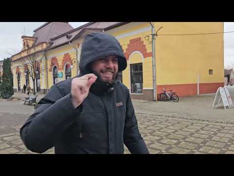 Am ajuns în Făget la prietenul meu Alex. Aici oamenii au avioane în curte!