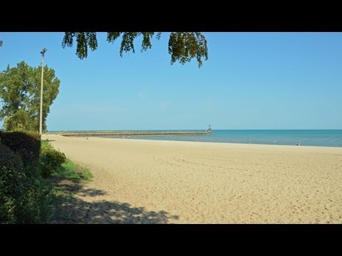 East Rogers Park apartments close to Loyola and the beach