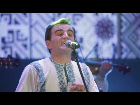 Nicolae Gribincea și Ansamblul etnofolcloric Plăieșii - Mama me când m-o făcut