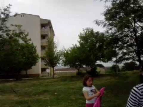 Yazgan Çalışır . Futbol topuyla basket