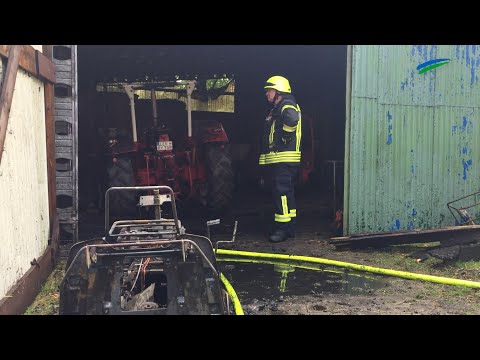 Filsum: Halle auf Hof brannte