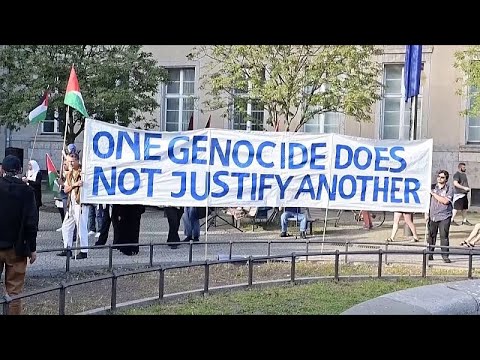 Berlin protesters condemn killing of journalists in Gaza airstrikes