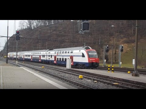 Einfahrt der S2 am Bahnhof Ziegelbrücke