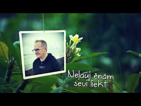 Guntars Račs un Rīgas Doma zēnu koris – "Maijpuķīte" (Teksta video)