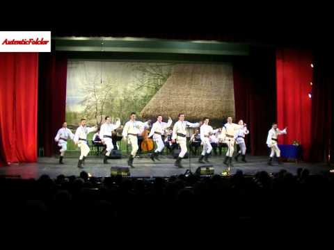 ANSAMBLUL FOLCLORIC ROMANASUL