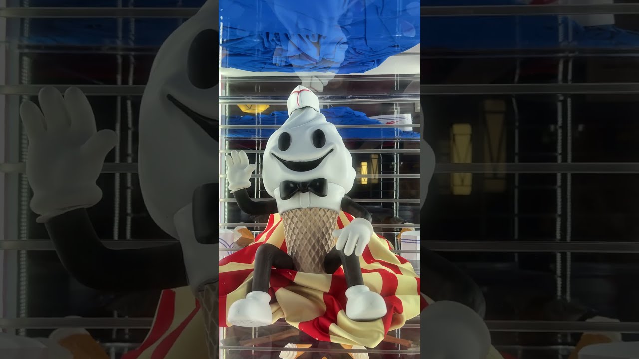 Miniature de la vidéo The Ice Cream Man has been everywhere this summer. du film Ice Cream Man