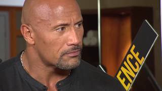 Very funny Interview Dwayne Johnson & Kevin Hart CENTRAL INTELLIGENCE Gym earning muscles BAYWATCH
