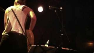 Trixie Whitley - "Hotel No Name" (2011-09-27)