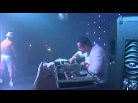 Dj Thiago Costa playing Lorena Simpson - Dreams in Tribal Club Santos