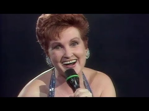 Ana Kiro - Popurrí Gallego (en directo en Arco del triunfo - TVE) | (09/06/1991)