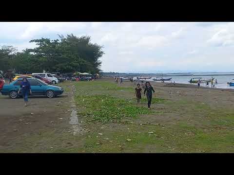 atmosphere on turtle bay beach