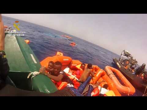 Rescate de 527 inmigrantes al Sur de la isla de Lampedusa (Italia)