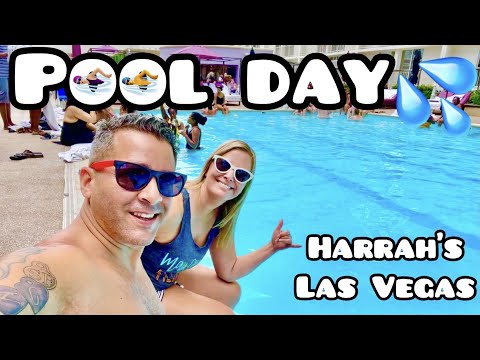 image-How many floors is Harrah's Las Vegas?