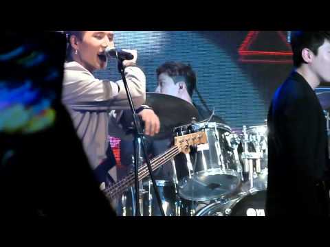 160115 DAY6 홍콩 쇼케이스 - Shut up and Dance (도운 Dowoon Singing Part)