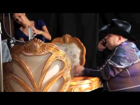 Regulo Caro & El Coyote Behind Cameras Del Video (El Secuestro Del Cachorro) 2012