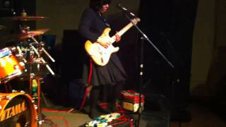 SCREAMING FEMALES "I Don't mind It" live at Flywheel on 2-08-2011