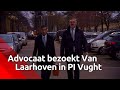 Advocaten van Johan van Laarhoven gearriveerd bij gevangenis in Vught